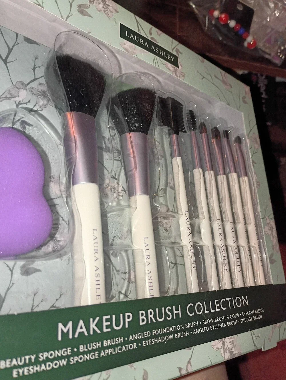NEW Laura Ashley Purple & White Makeup Brush Set with Purple Sponge